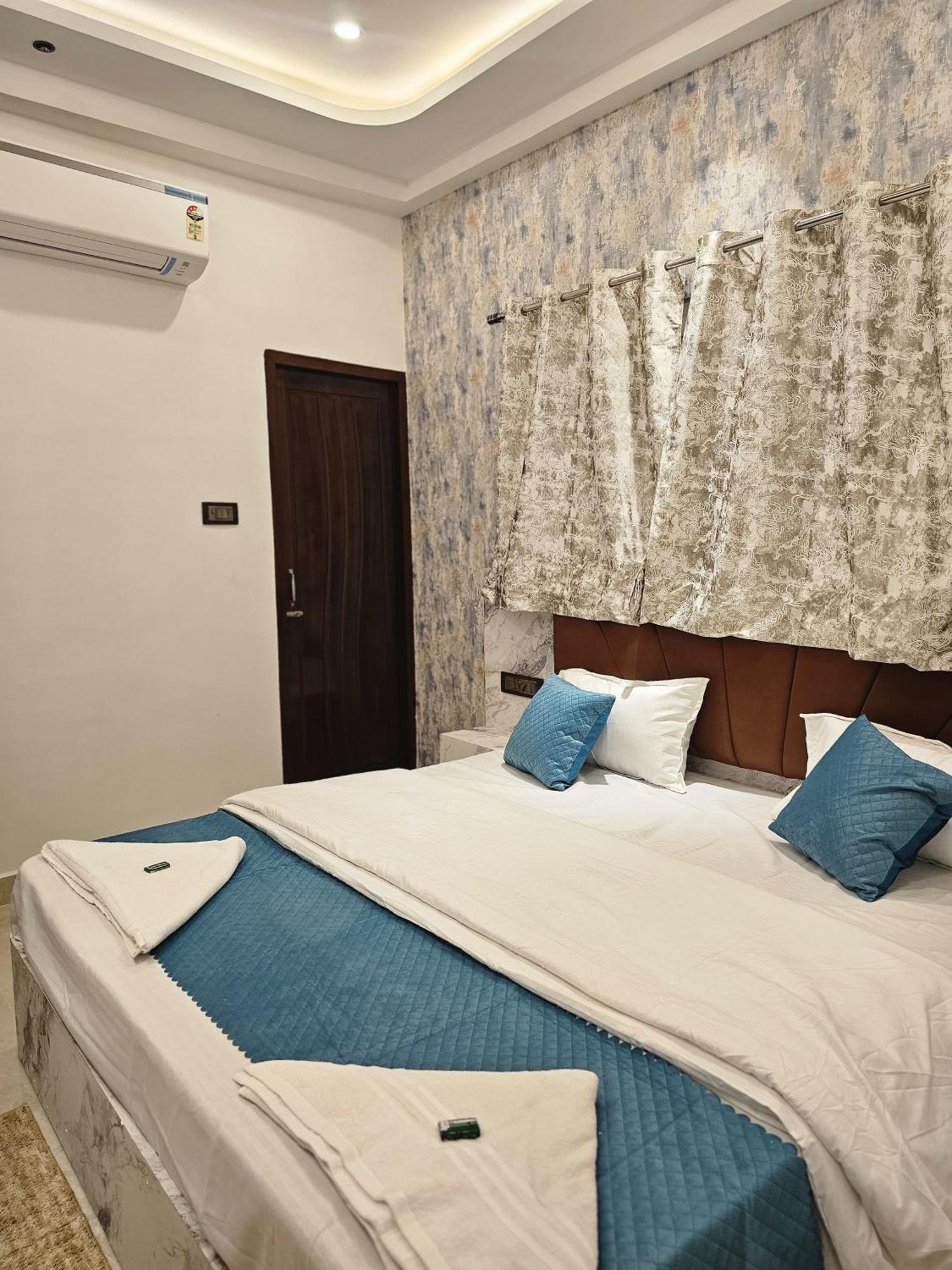 Mm Grand Hotel Varanasi Exterior photo