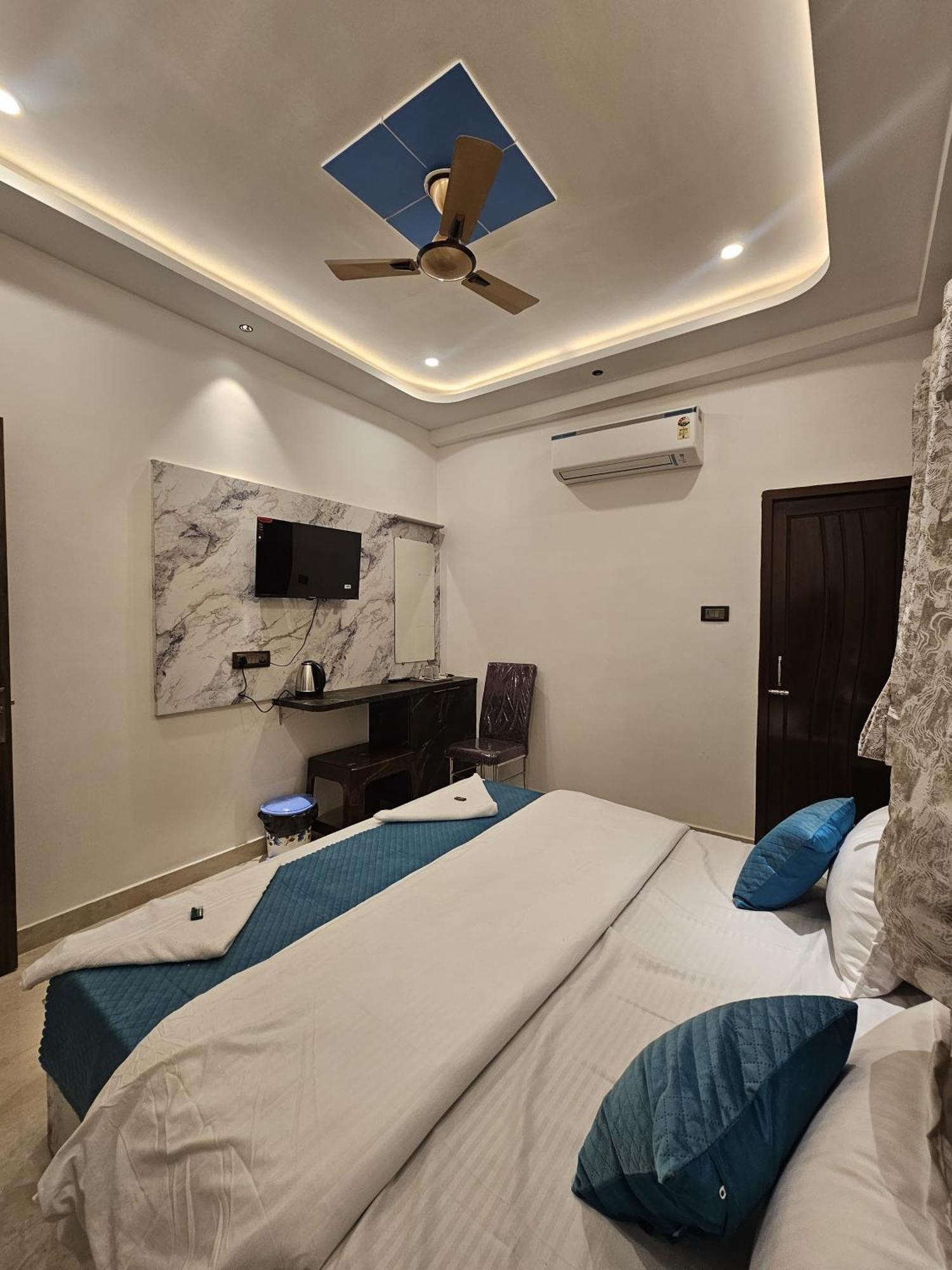 Mm Grand Hotel Varanasi Exterior photo