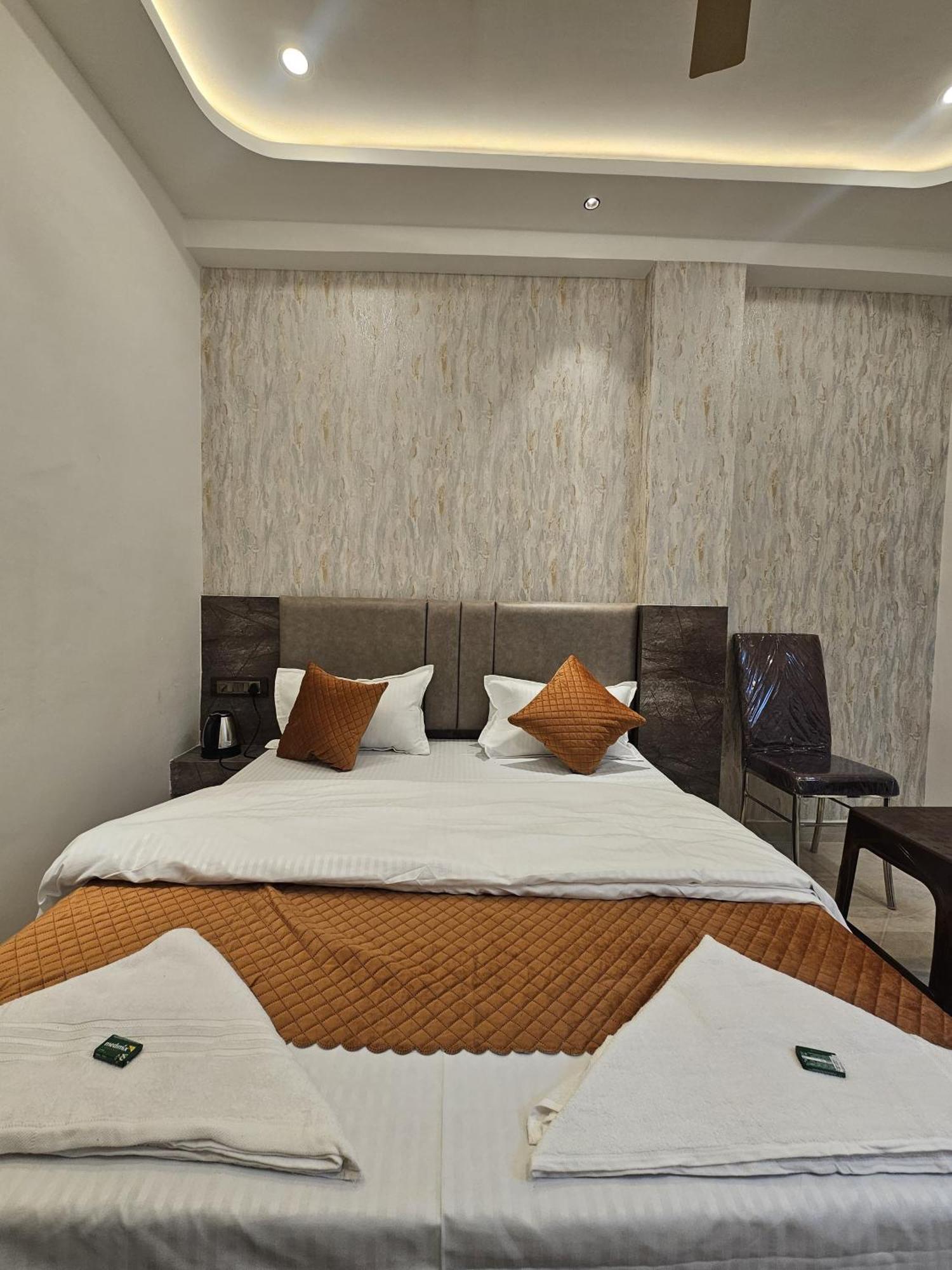 Mm Grand Hotel Varanasi Exterior photo