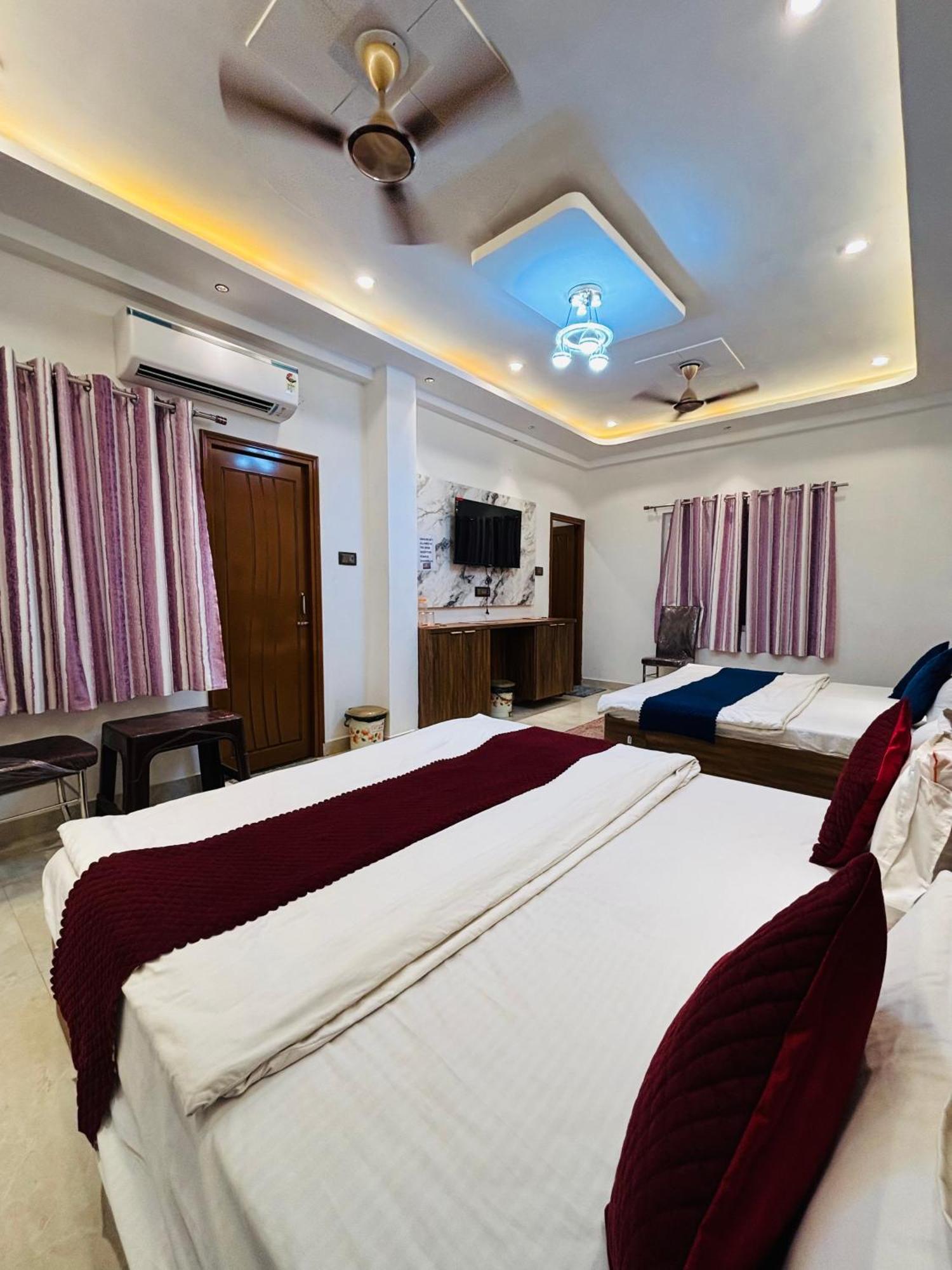 Mm Grand Hotel Varanasi Exterior photo