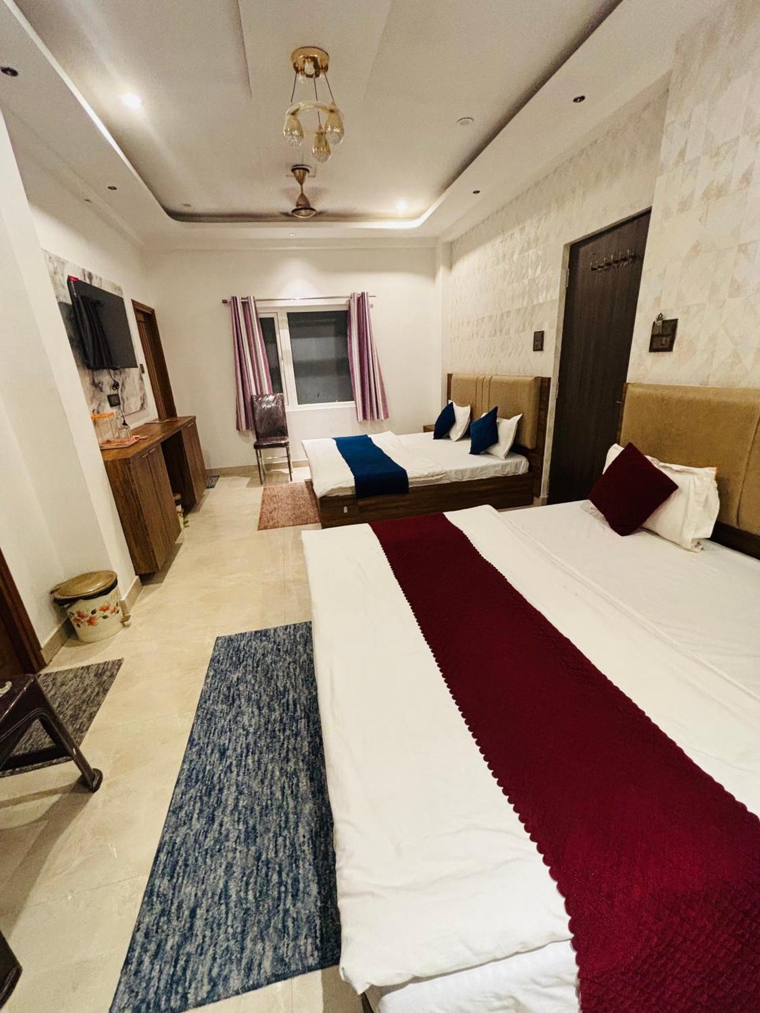 Mm Grand Hotel Varanasi Exterior photo